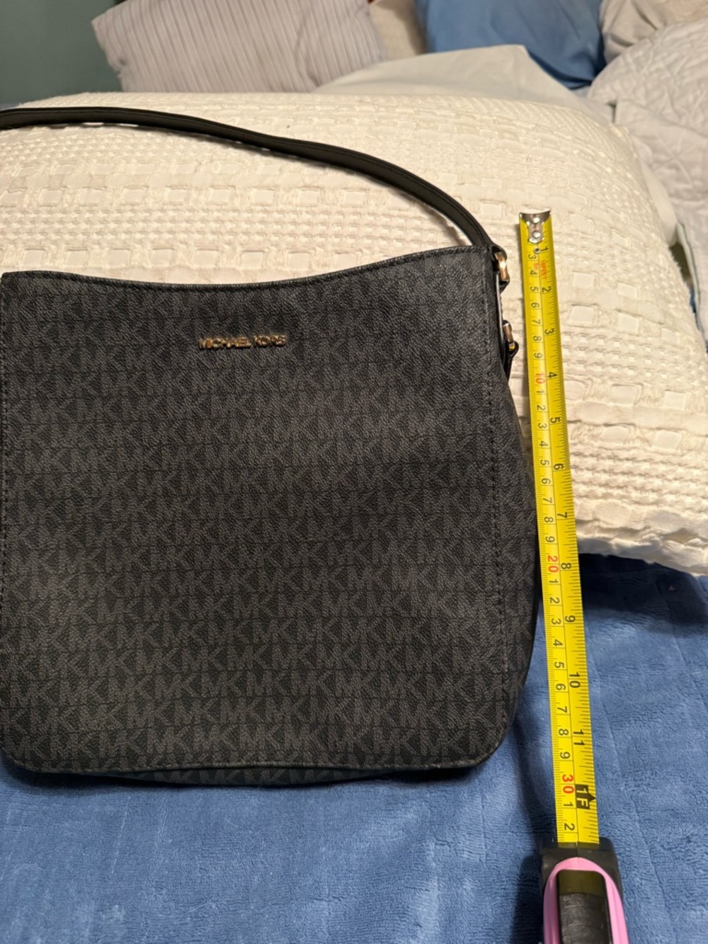 Michael Kors Gray/black Monogram Crossbody Bag with Gold Logo - Picture 4 of 7